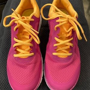 Women’s Champion memory foam tennis shoes size 8